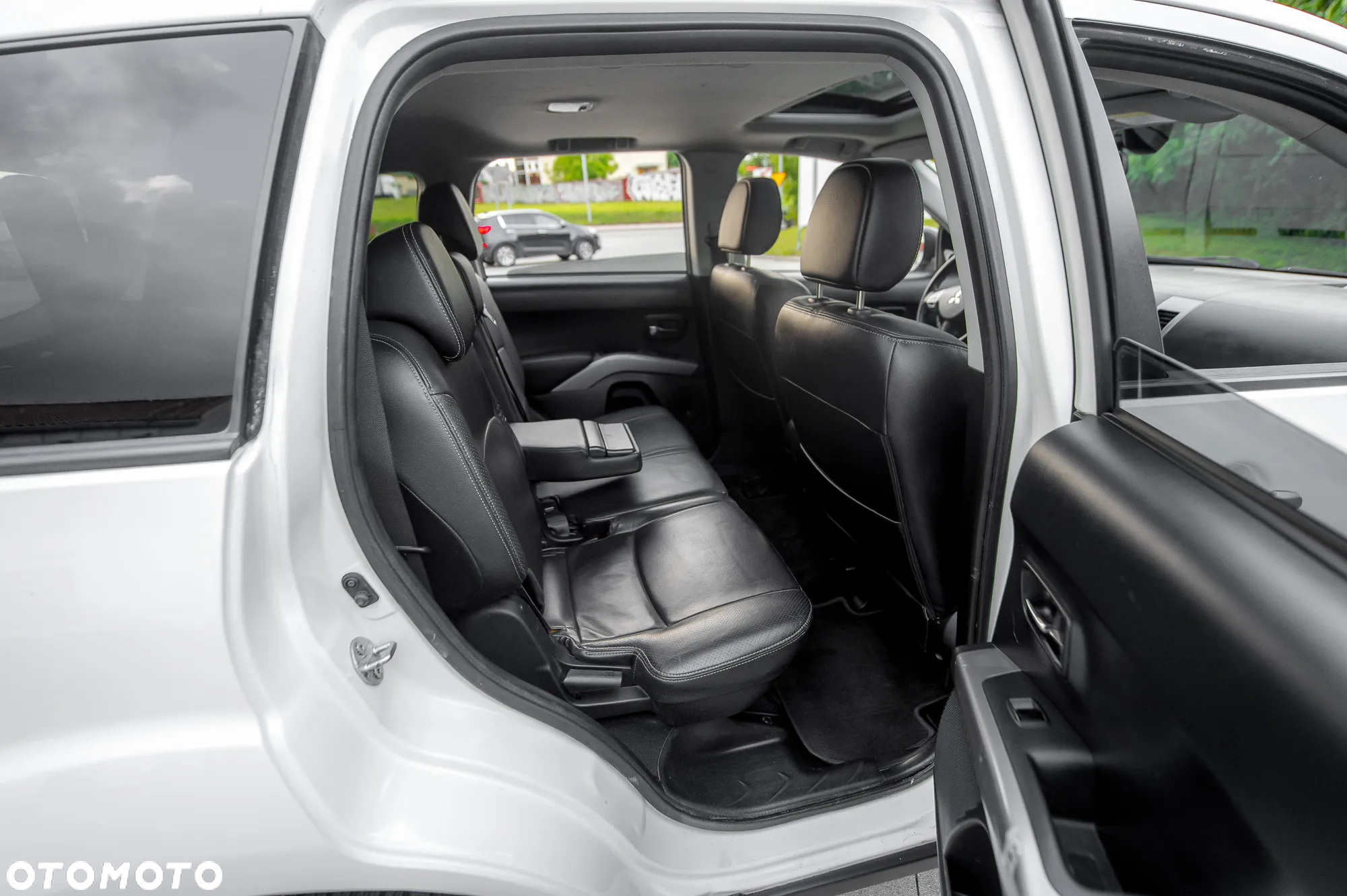 Mitsubishi Outlander 2.4 Invite CVT - 24