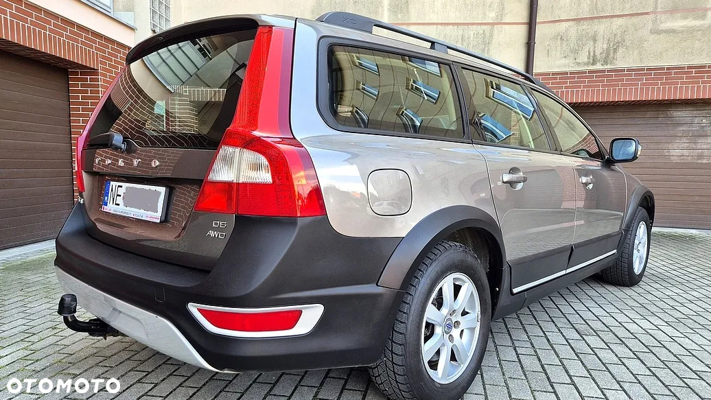 Volvo XC 70 D5 AWD Momentum - 4