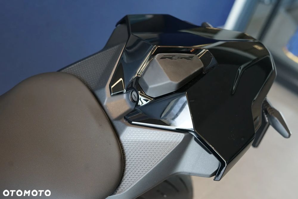 BMW S - 18