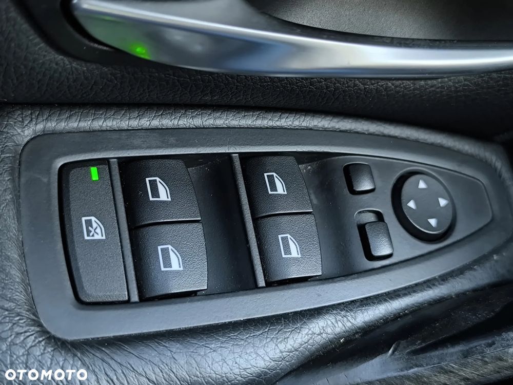 BMW Seria 3 335i xDrive Edition Sport - 35