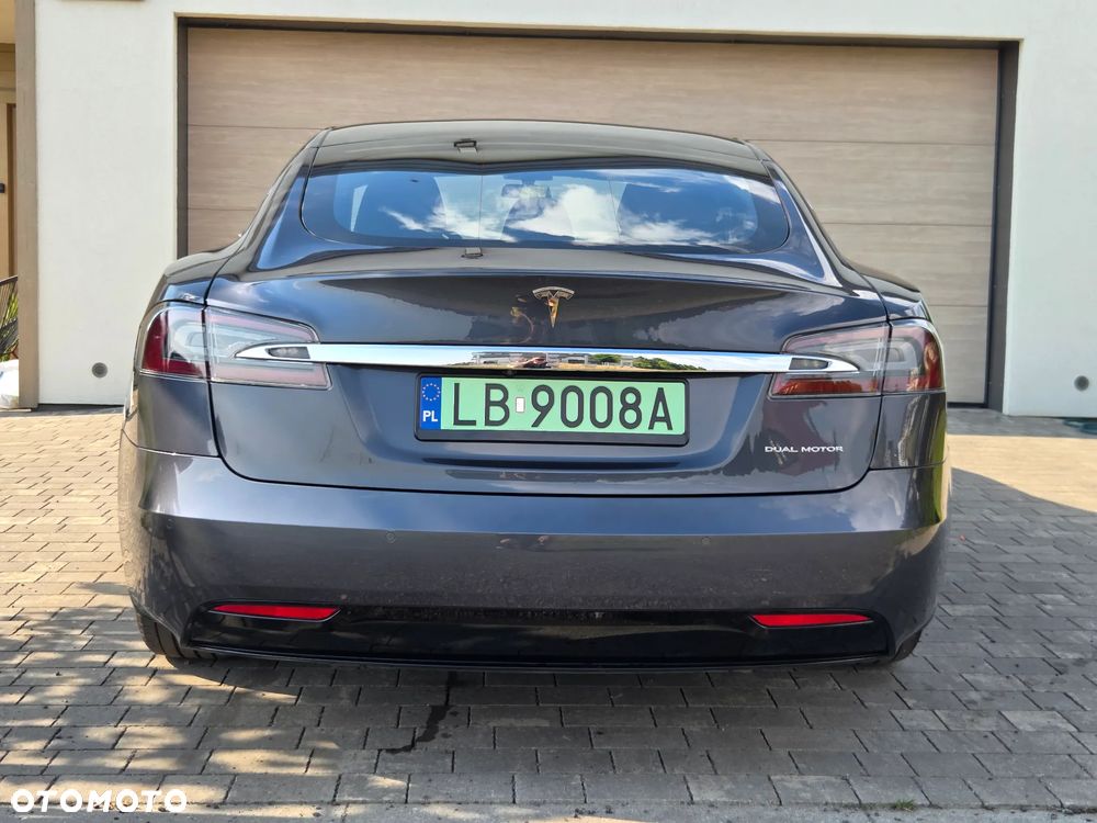 Tesla Model S - 3
