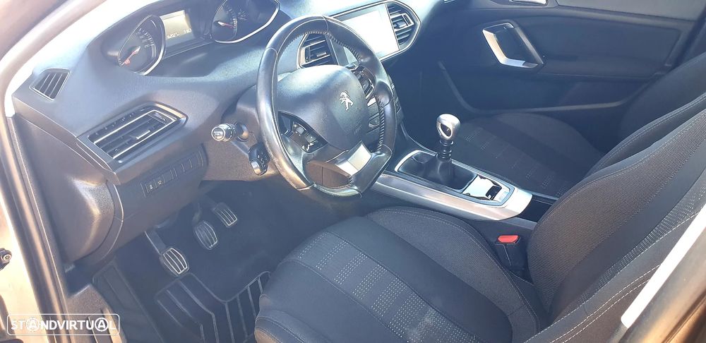 Peugeot 308 1.2 PureTech Allure - 9