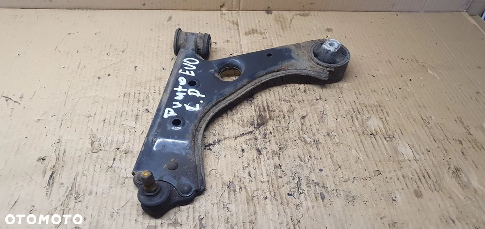 Wahacz lewy przód przedni Fiat Punto EVO - 1