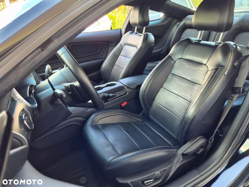 Ford Mustang - 8