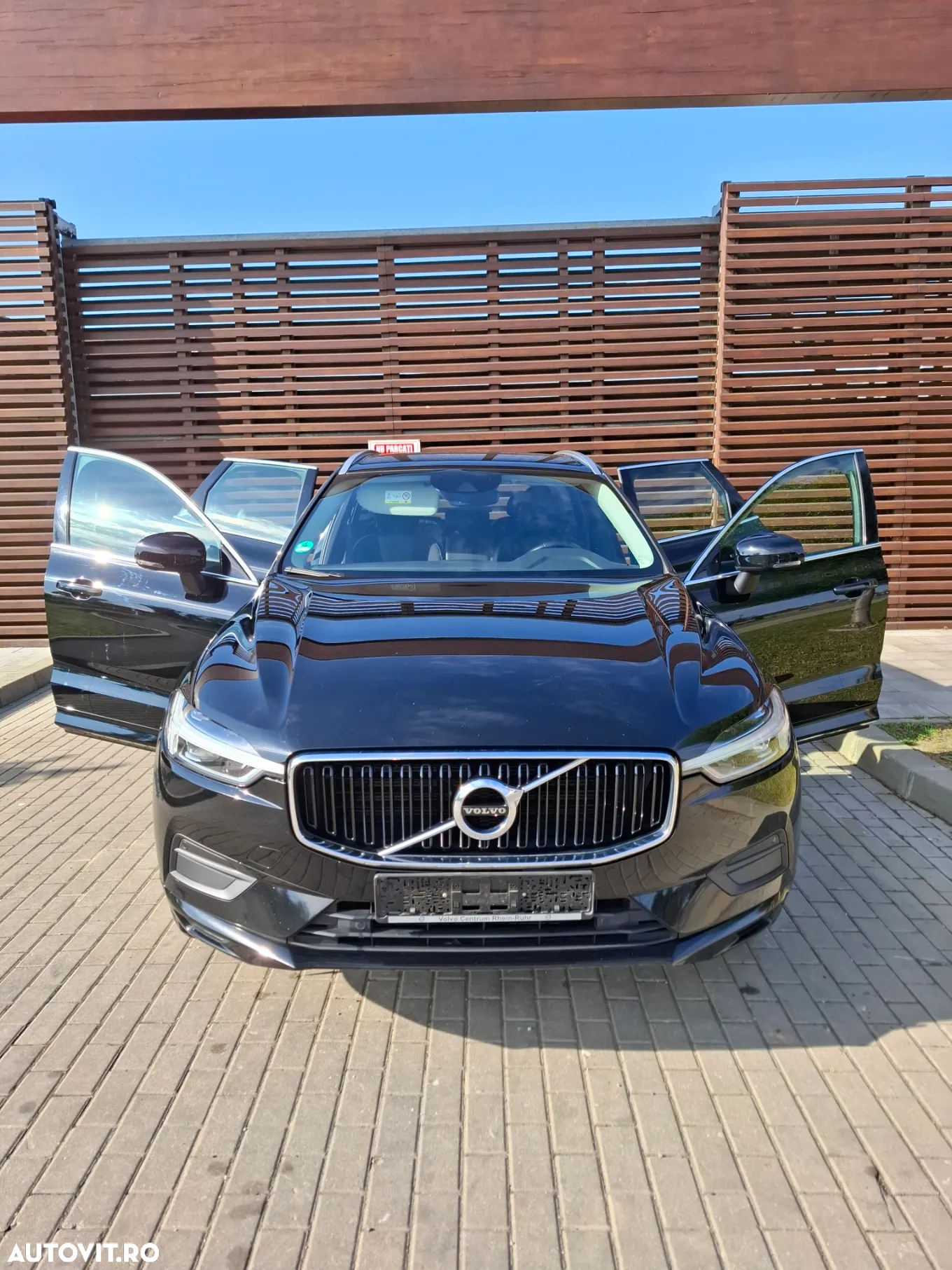 Volvo XC 60 B4 D AWD Geartronic Momentum Pro - 4