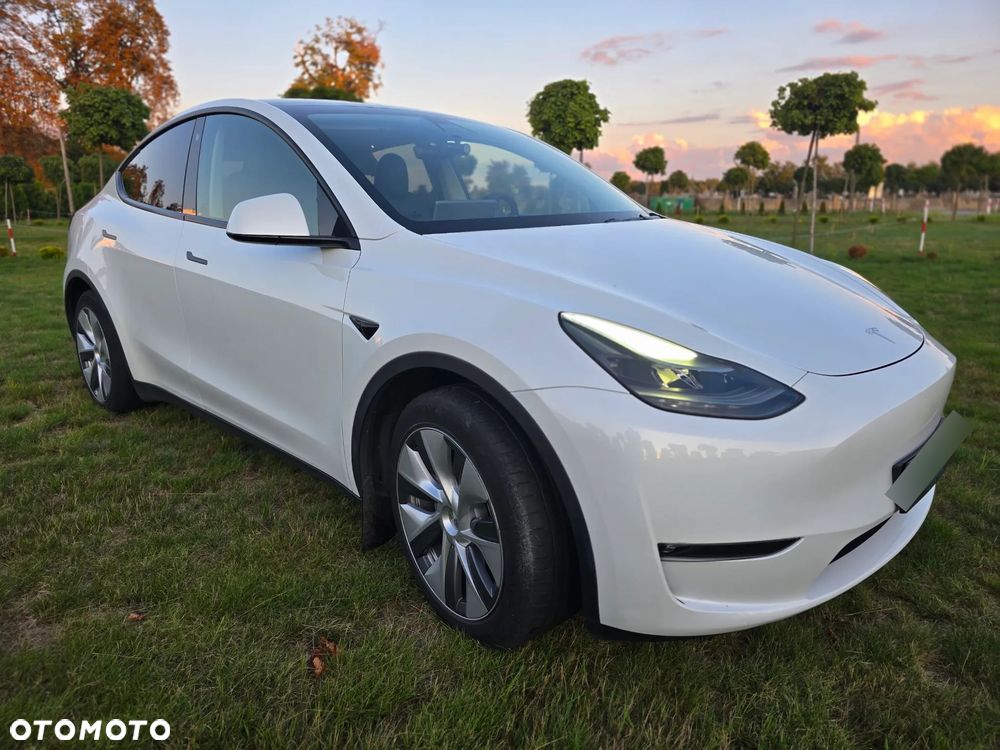 Tesla Model Y - 2