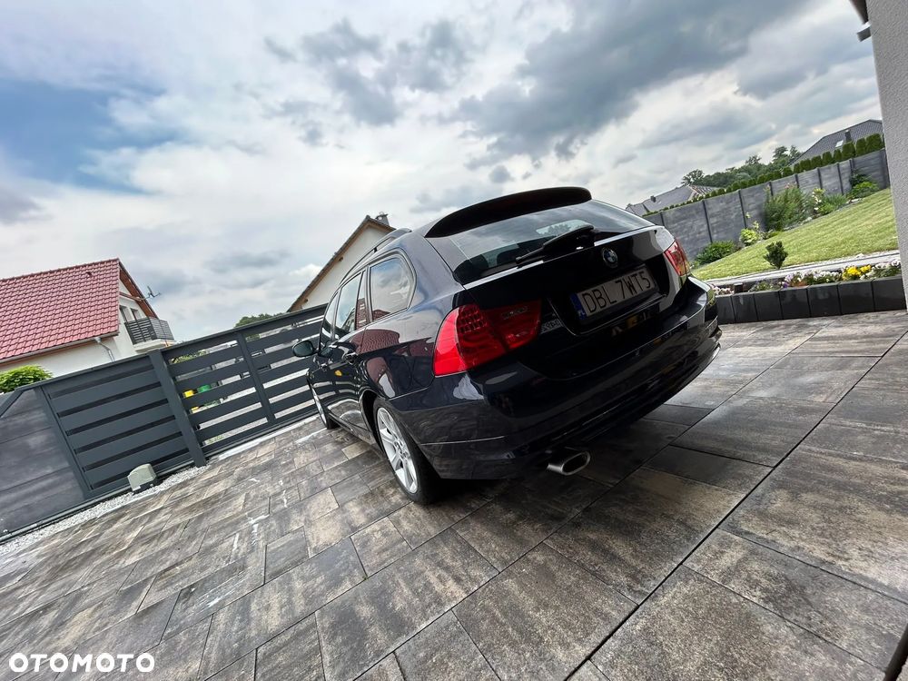 BMW Seria 3 320d DPF Touring - 16