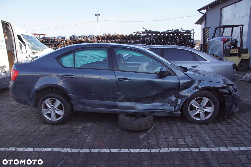 Auto na części - Skoda Octavia III Lift 1.6 TDI 115 KM DDYA SMT LF7Y 2017R Silnik Skrzynia Drzwi Maska Błotnik Klapa Zderzak Lusterko Lampa Szyba Klamka Deska Kokpit Sterownik Moduł Czujnik Licznik Wyświetlacz Panel Kierownica - 7