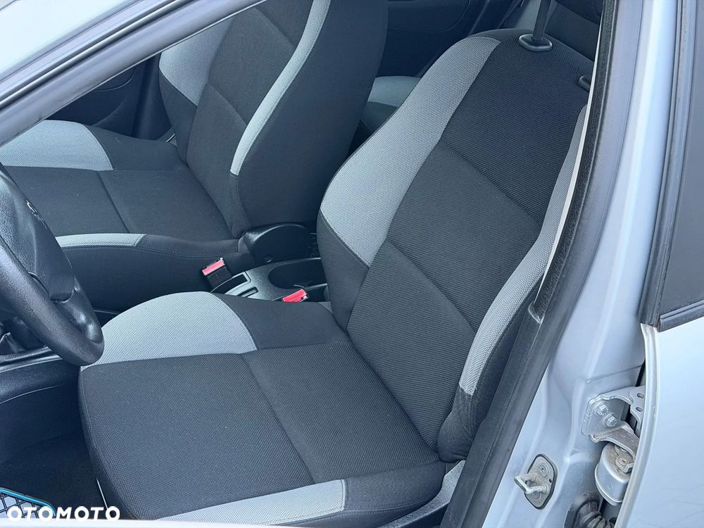 Peugeot 207 75 Urban Move - 11