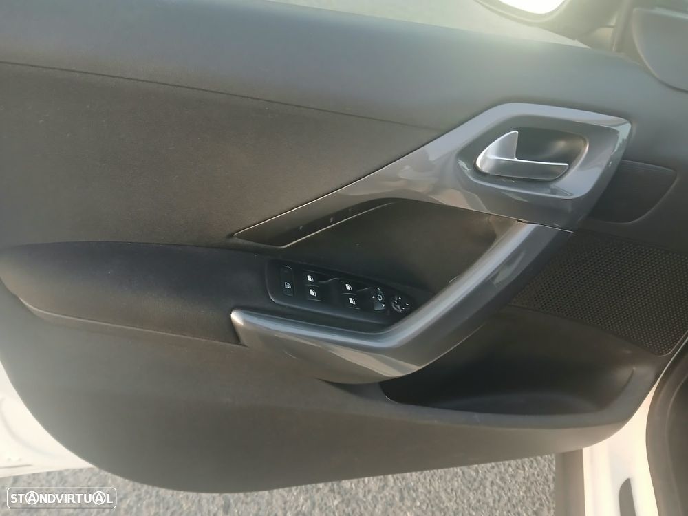 Peugeot 2008 1.2 PureTech Style - 28