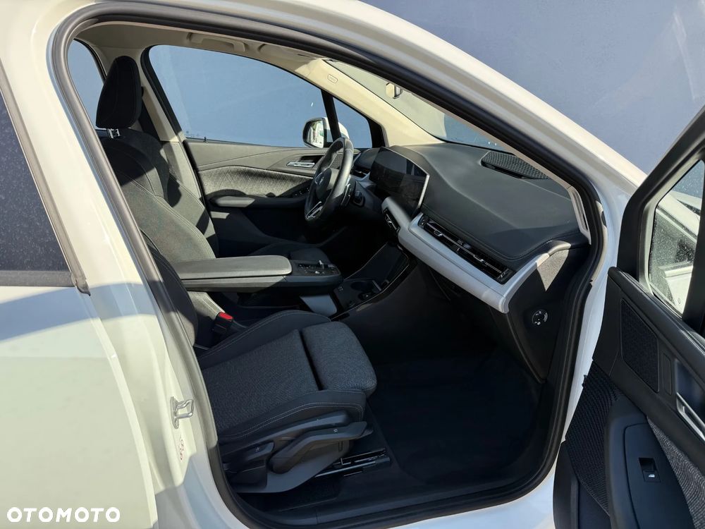 BMW Seria 2 218d - 11