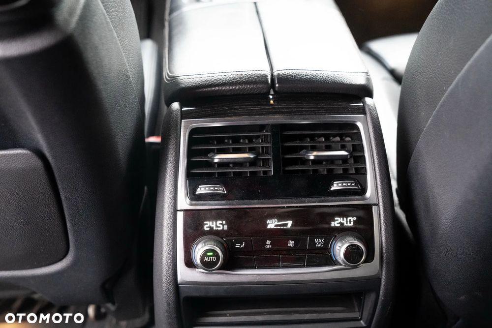 BMW Seria 7 740Li - 19