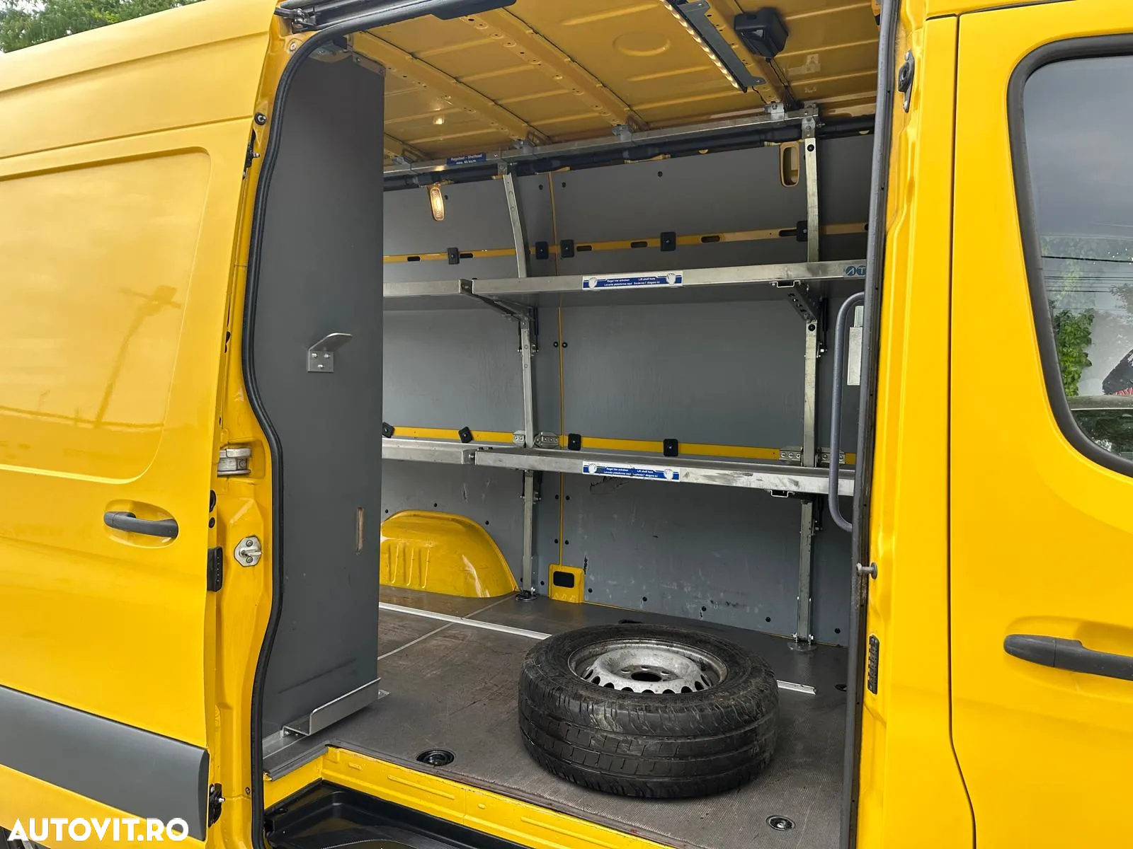 Mercedes-Benz Sprinter - 11