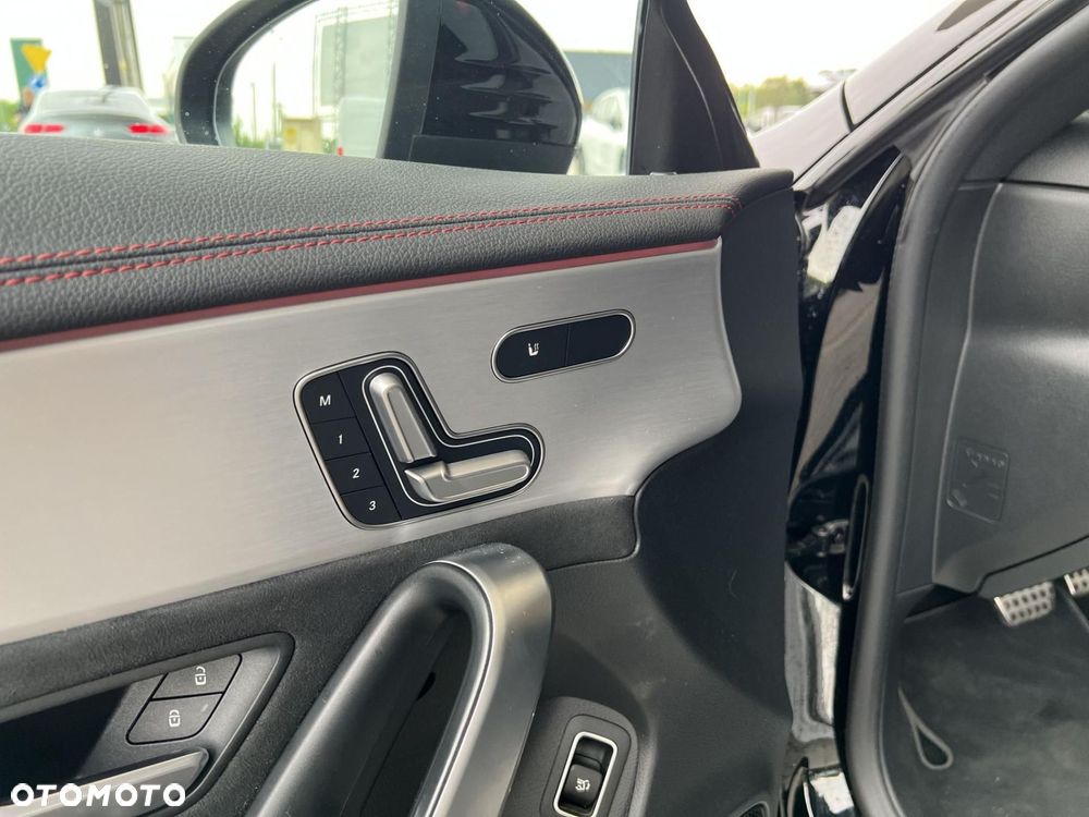 Mercedes-Benz CLA 220 d AMG Line 8G-DCT - 11