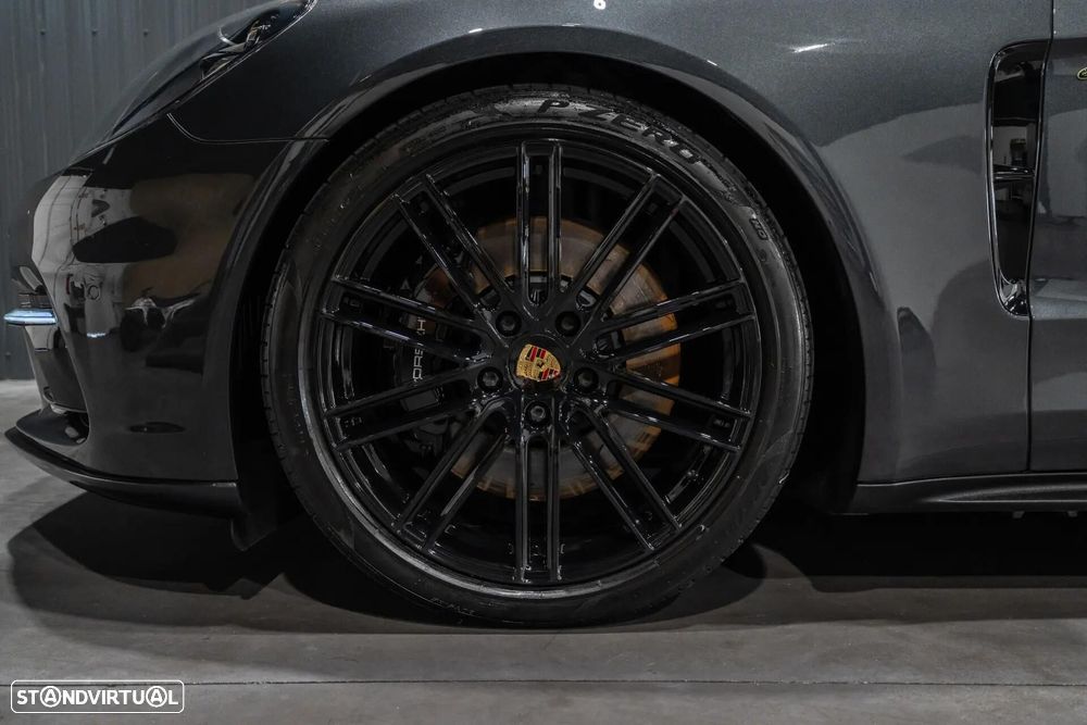 Porsche Panamera 4 E-Hybrid - 31