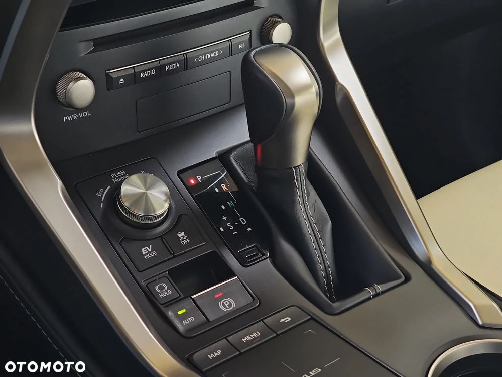 Lexus NX 300h F Impression AWD - 30