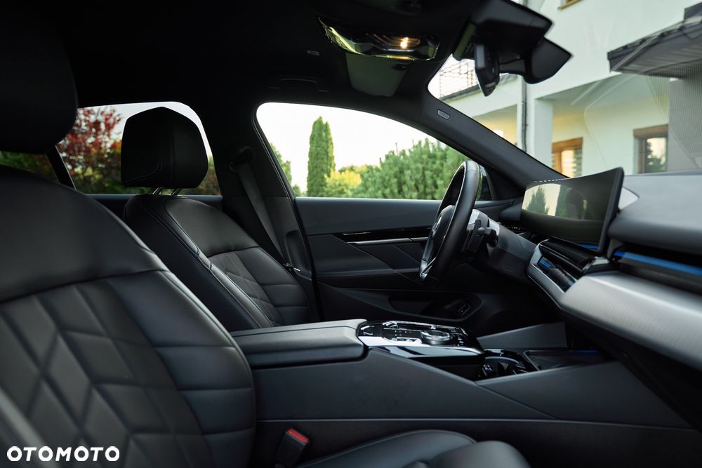 BMW Seria 5 520i mHEV M Sport sport - 33