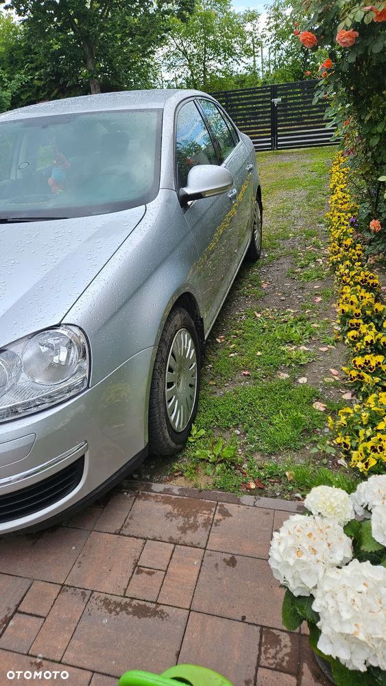 Volkswagen Jetta - 4