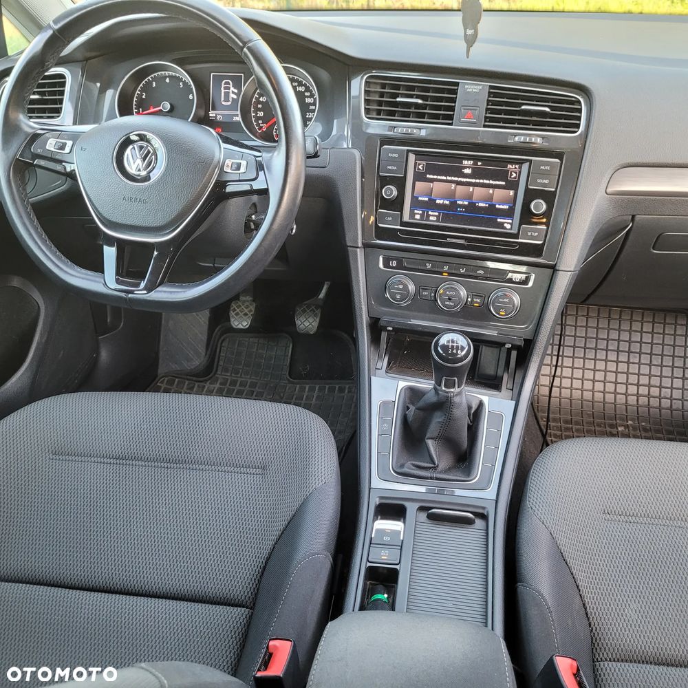 Volkswagen Golf - 6