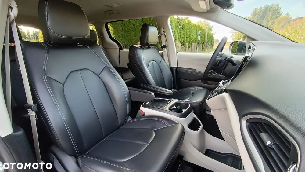 Chrysler Pacifica - 23