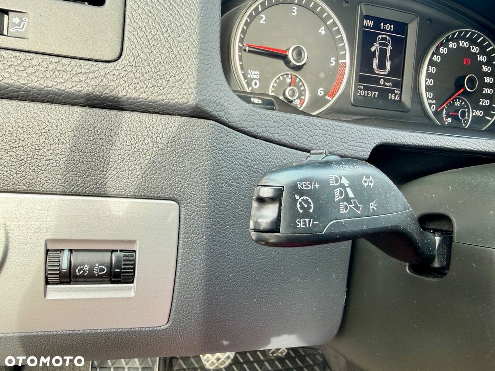 Volkswagen Multivan - 21