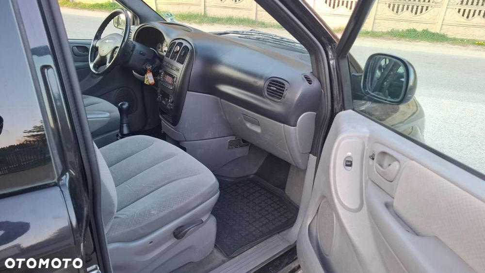 Chrysler Voyager 2.4 SE - 10