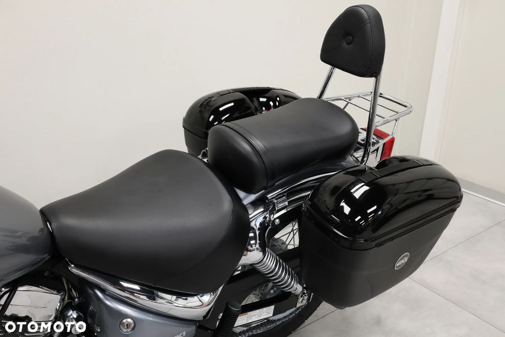 Suzuki Intruder - 14