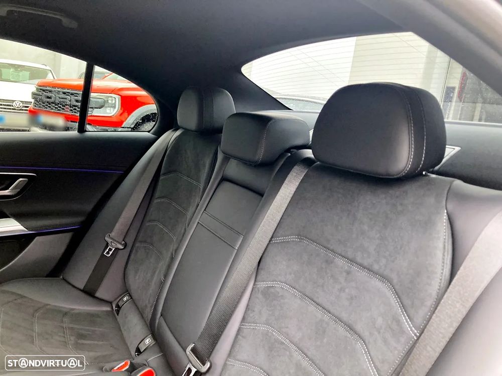 Mercedes-Benz E 300 e AMG Line - 24