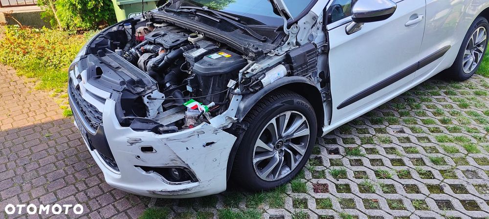 Citroën DS4 e-HDi 110 EGS6 SoChic - 4