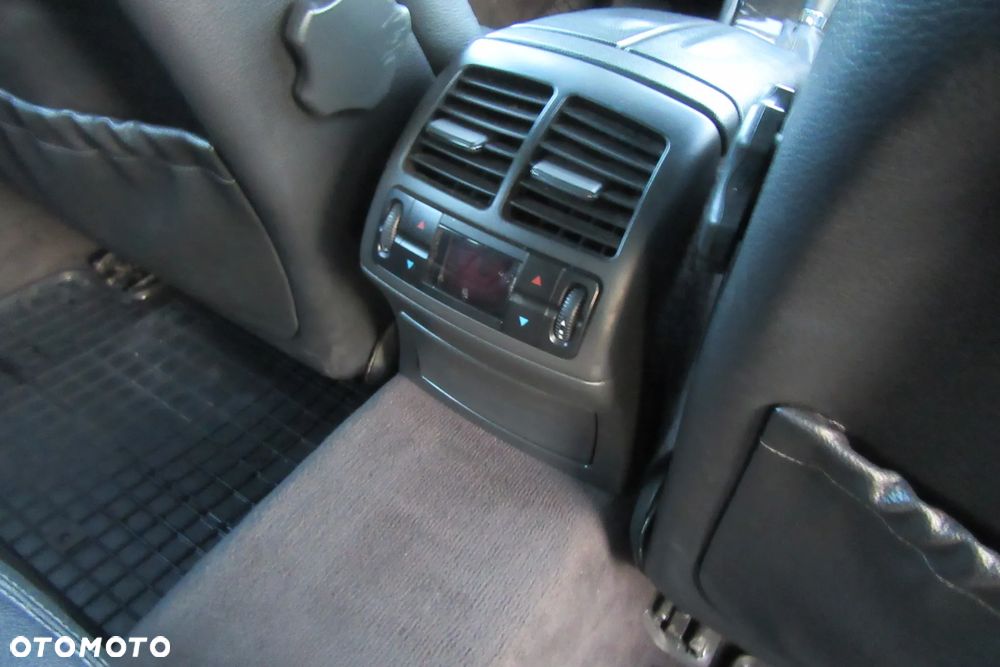 Mercedes-Benz Klasa E - 12