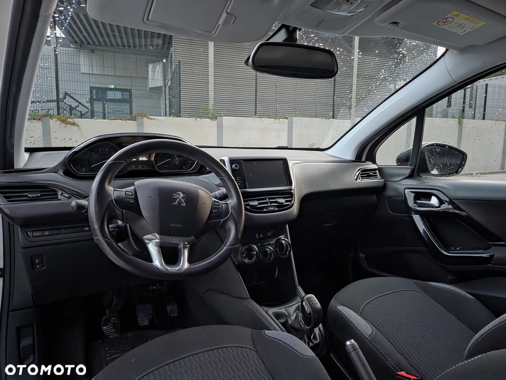 Peugeot 208 - 12