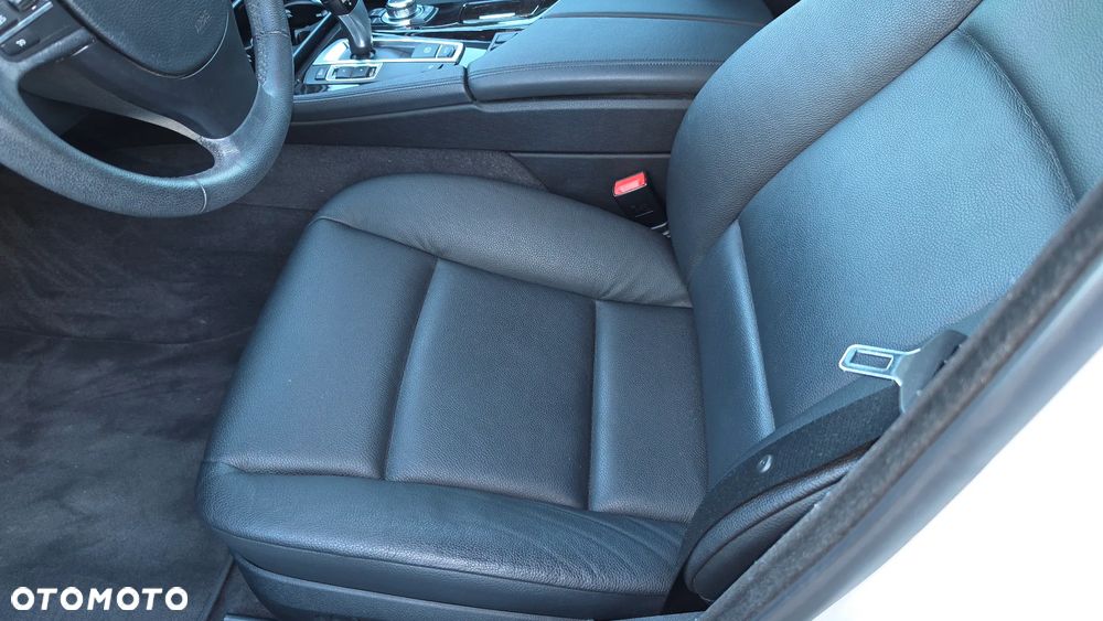 BMW Seria 5 528i - 11
