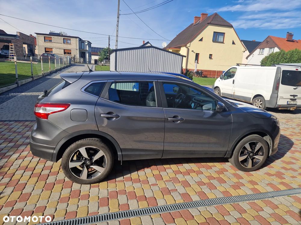 Nissan Qashqai - 2
