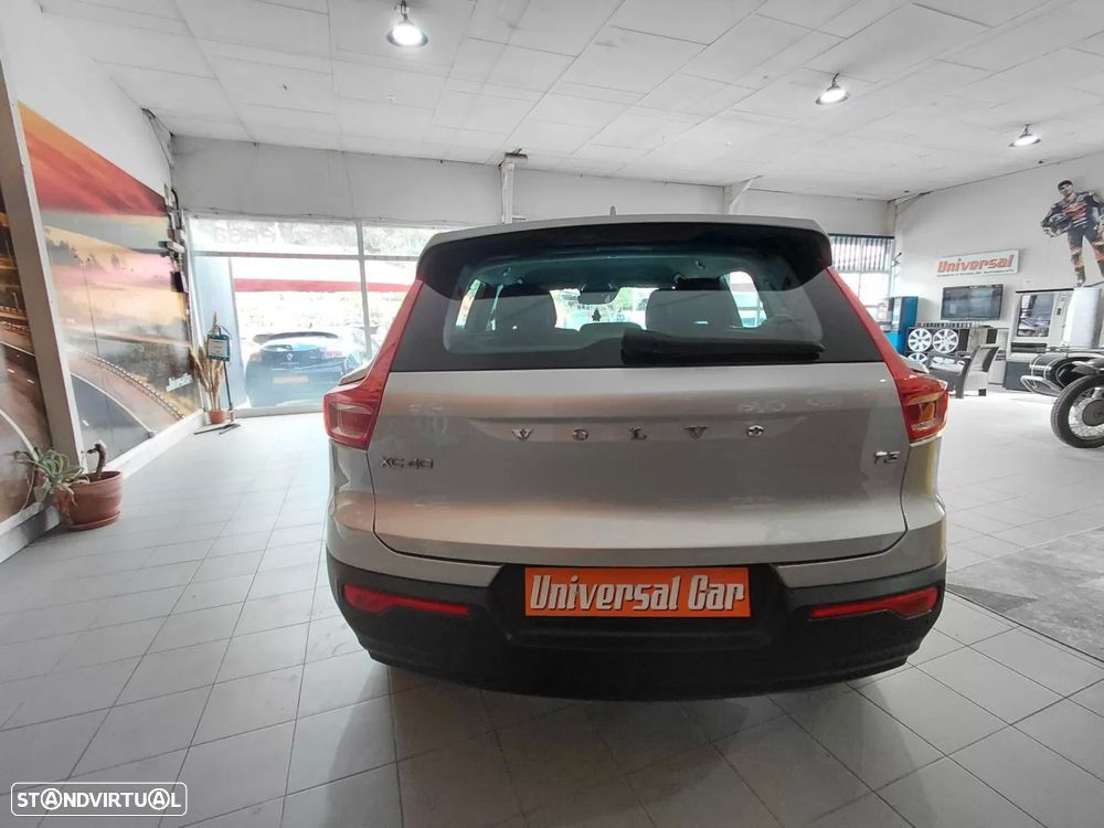 Volvo XC 40 1.5 T3 Momentum Tech Edition - 4
