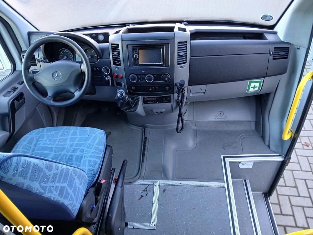 Mercedes-Benz 519 - 9
