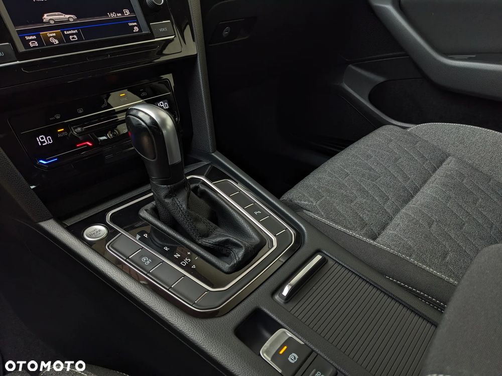 Volkswagen Passat 2.0 TDI SCR Style DSG - 18