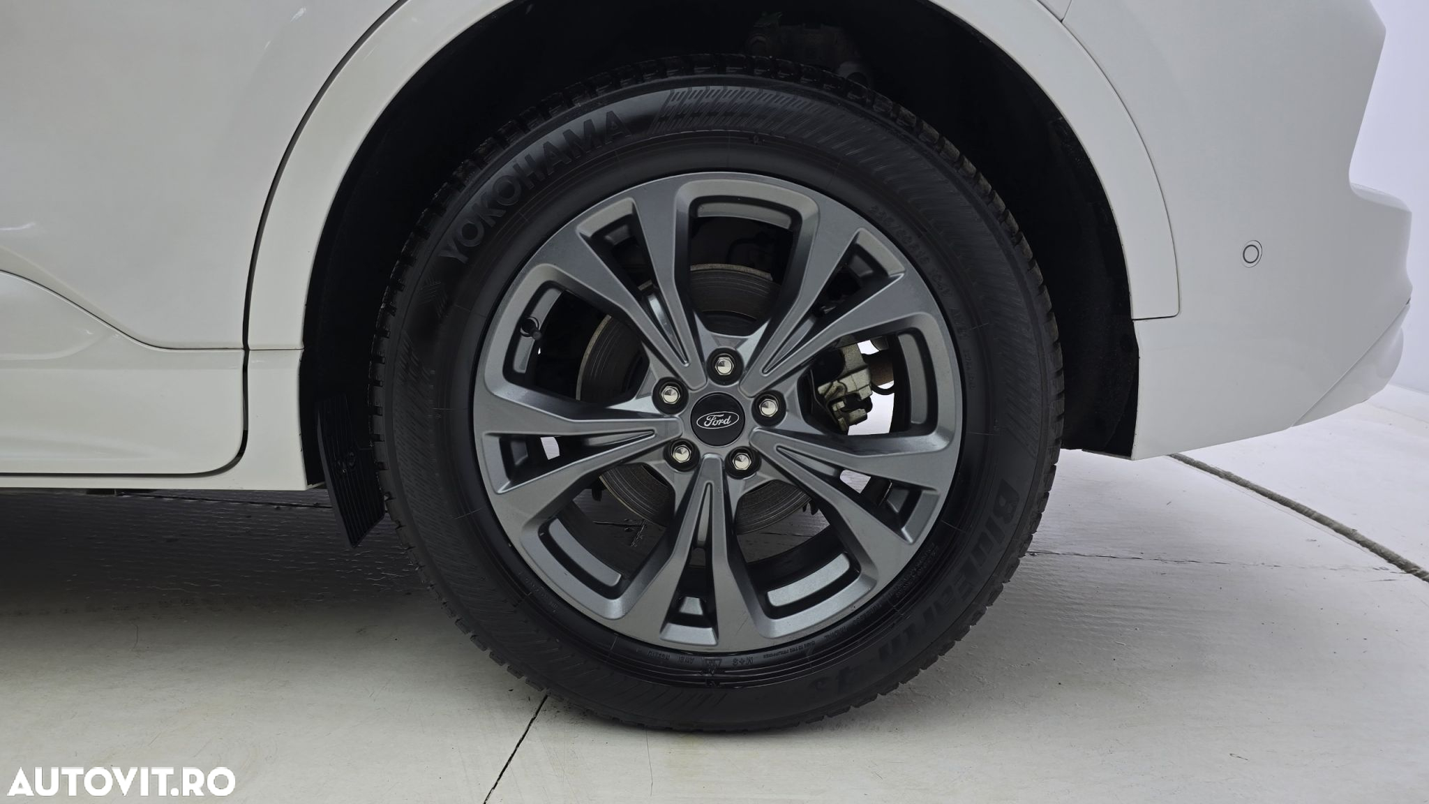 Ford Kuga - 22