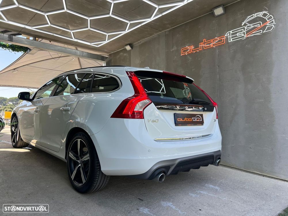 Volvo V60 2.4 D6 R-Design Sum.AWD Phev - 4