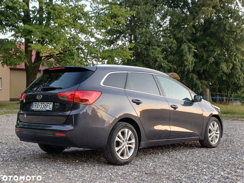 Kia Ceed 1.6 GDI Fifa World Cup Edition - 17