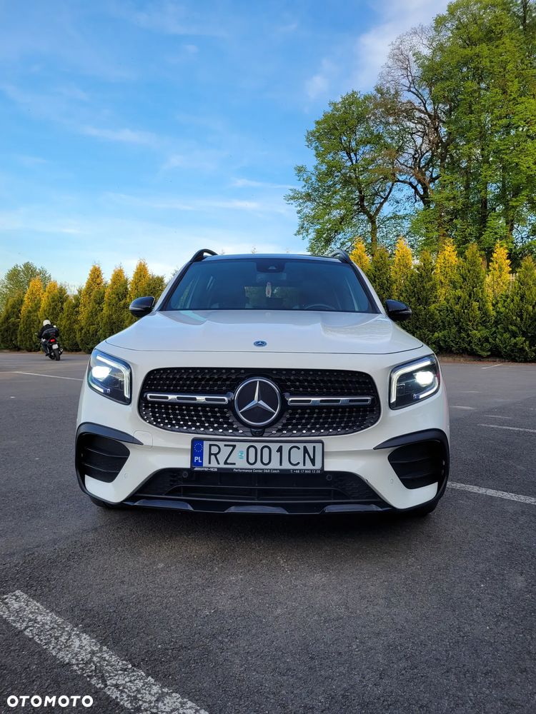 Mercedes-Benz GLB 250 4-Matic AMG Line 8G-DCT - 2