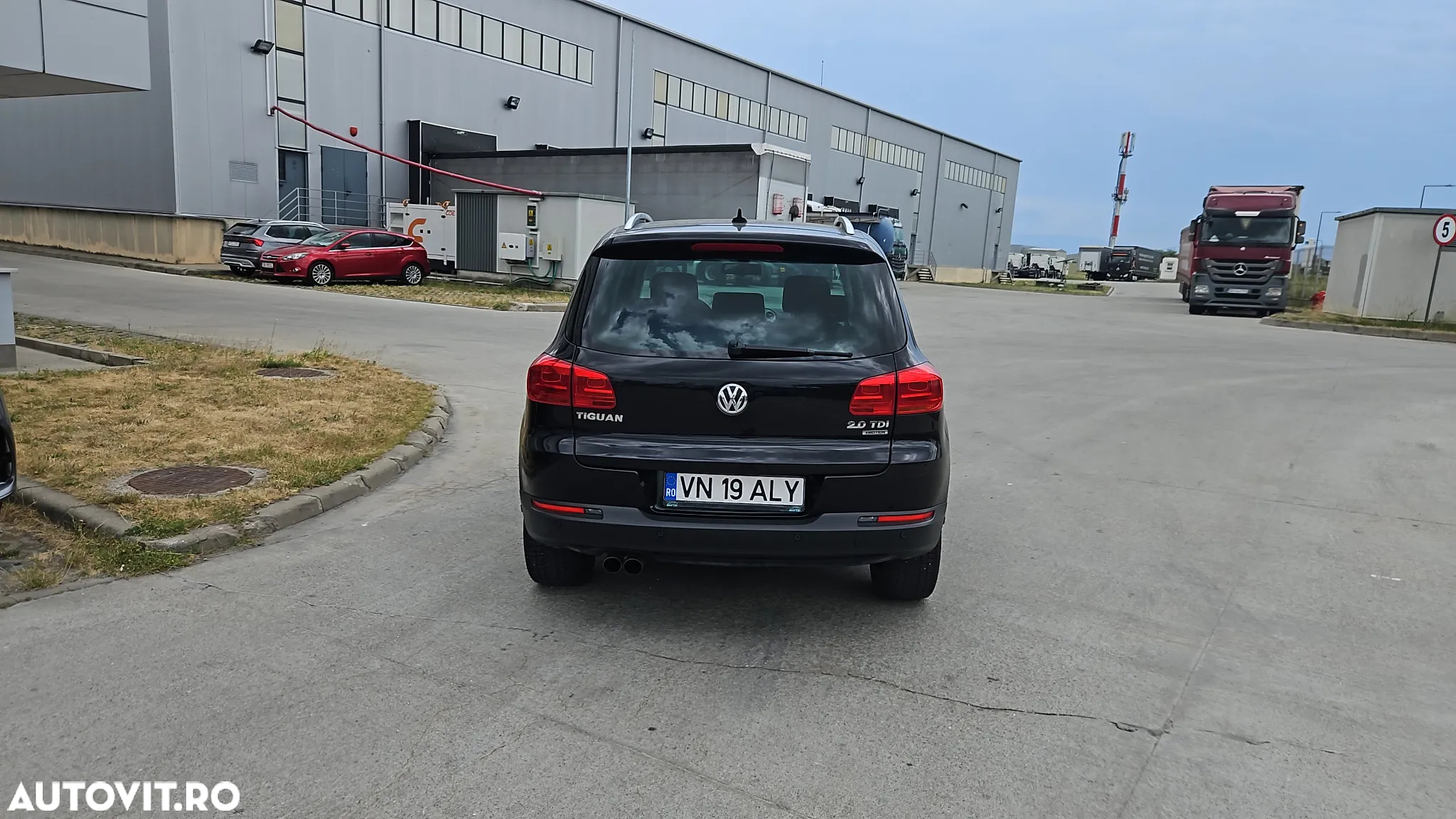 Volkswagen Tiguan 2.0 TDI 4Motion DSG Sport & Style - 4