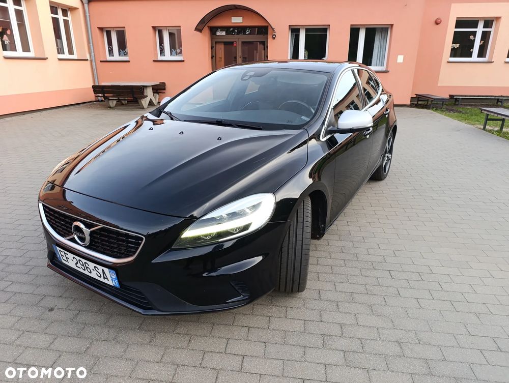 Volvo V40 D2 Drive-E SCR R-Design Momentum - 1