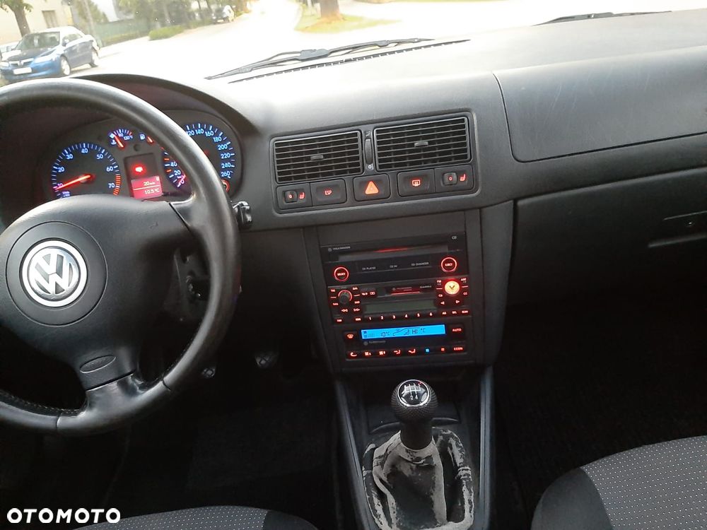 Volkswagen Golf - 6