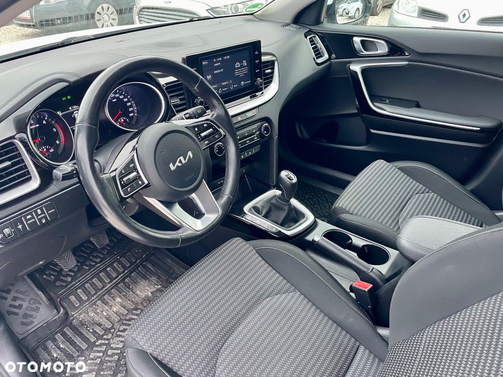 Kia Ceed 1.6 CRDi (48V Mild-Hybrid) Platinum - 23