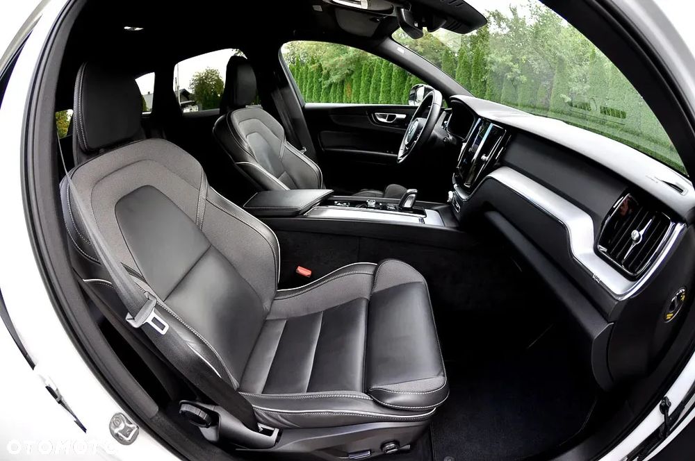 Volvo XC 60 B4 D AWD R-Design - 17