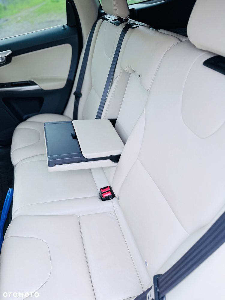 Volvo XC 60 D4 AWD Summum - 7