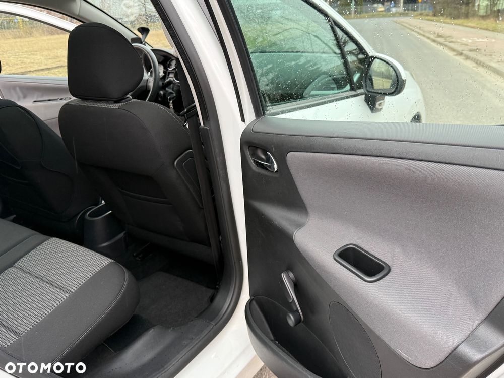 Peugeot 207 - 30