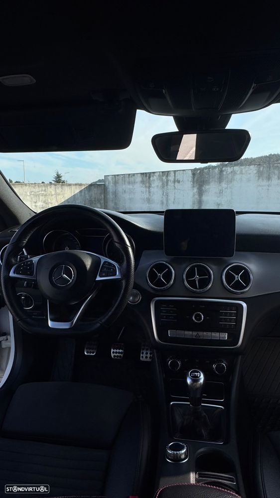 Mercedes-Benz CLA 180 AMG Line - 18
