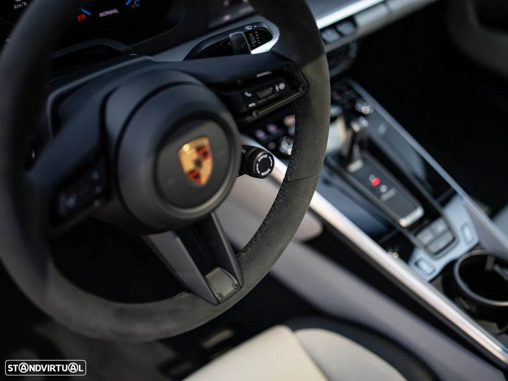 Porsche 911 (992) Carrera - 23