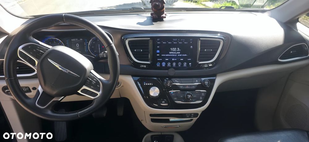 Chrysler Pacifica - 11